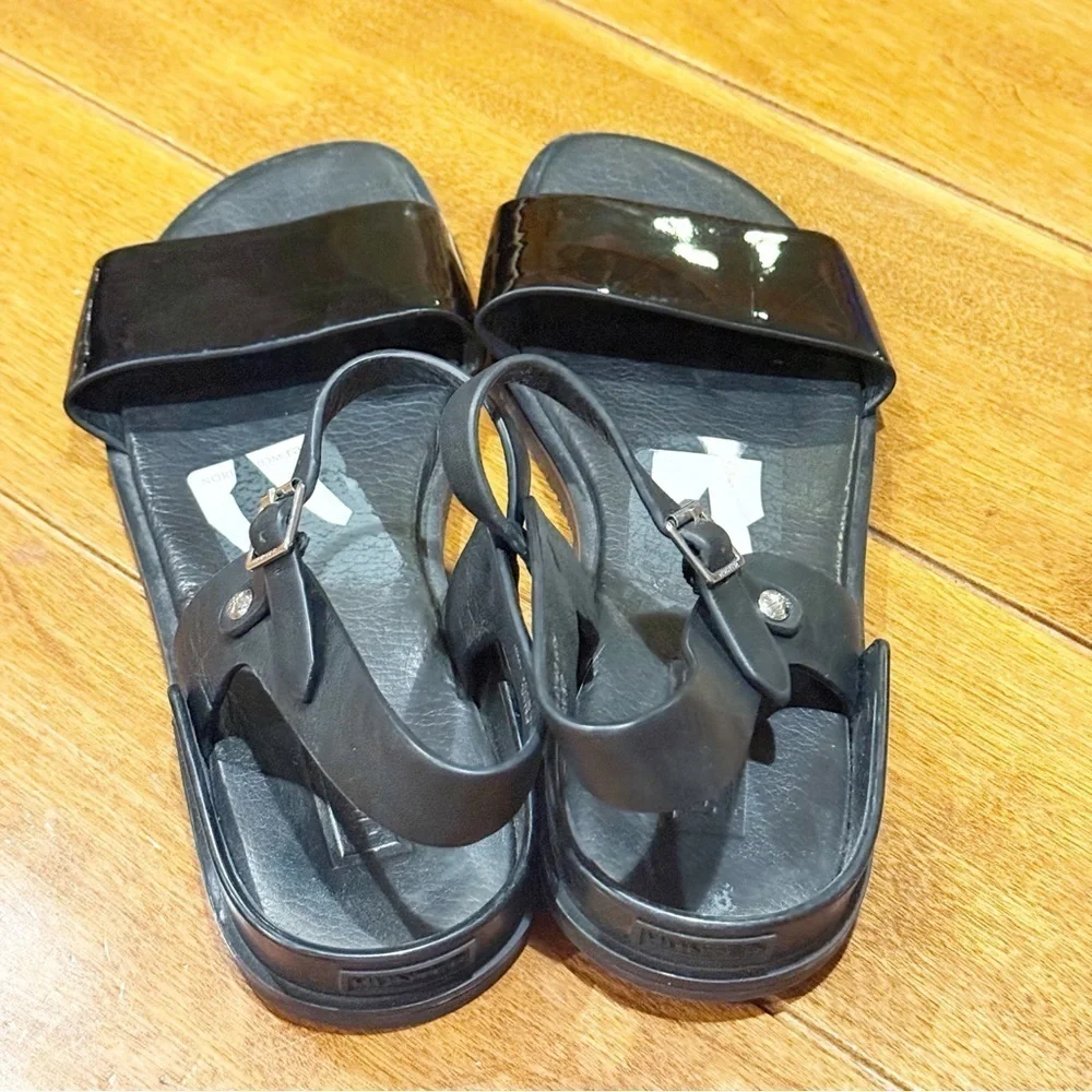 Hunter Algae Sandals Black size 9